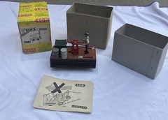 LGB 2001 TRAIN MOTORIZED HAND CAR w/ BARRELS(One barrel loose)