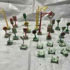 Vintage HO Scale Assorted RR & Traffic Signs, Light Posts And Extra Holders