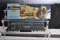 Athearn Trains HO Scale 4162 Southern Pacific SD45 PWR 8803 Unassembled Kit