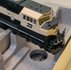 HO KATO 37-6381 EMD SD70MAC CAB HEADLIGHT BURLINGTON NORTHERN BN #9580 EXECUTIVE