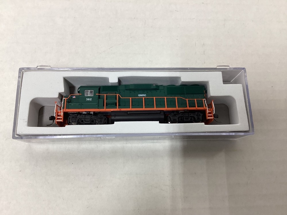 Atlas #40 004 932 N scale “GMR” GP-60 diesel locomotive with sound Rd #382