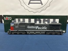 Kato HO Southern Pacific #8105 GE C44-9W Dash-9 Diesel Engine 37-1206 DC