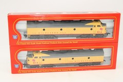 IHC HO Scale Milwaukee Road EMD E8 AA Diesel Locomotive Set #32A Powered