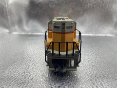 Vintage Tyco HO SD24 Union Pacific Diesel Locomotive Red Yellow Gray Engine