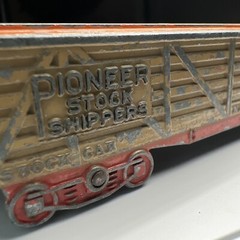 vtg 1939 TOOTSIETOY Train PIONEER STOCK SHIPPERS CAR RAILROAD 5 Inch Orange