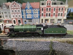 Hornby LNER Class B17/4 Norwich City Steam Locomotive OO SCALE DC