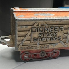 vtg 1939 TOOTSIETOY Train PIONEER STOCK SHIPPERS CAR RAILROAD 5 Inch Orange