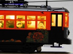 LIONEL PEANUTS HALLOWEEN LIGHTED TROLLEY O GAUGE bumper bump go car 2535140 NEW