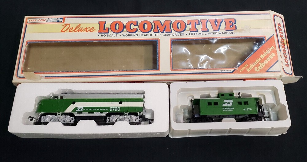 Vintage Life-Like HO Burlington Northern Locomotive and Caboose Train Kit #9790