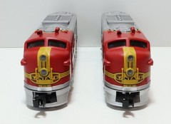 Lionel Santa Fe Super Chief Locomotive & Passenger Set (O Scale)