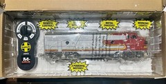 Menards O Scale F3 AA Santa Fe Diesel Set 1 Powered, 1 Dummy W/Remote Control