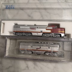 Kato N-Scale ALCO PA-1 ATSF & Intermountain EMD F3B Locomotive SantaFe Warbonnet