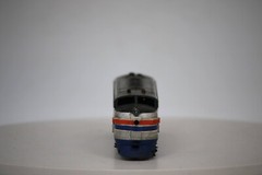 HO Gauge 1:87 Model Power Amtrak Diesel Locomotive #106 Lights up Needs Couplers