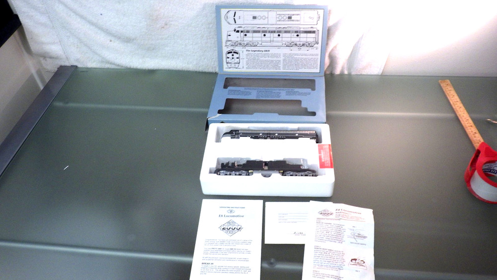HO-Proto 2000 NYC #4040 E8/9 POWERED Diesel Locomotive in Box #8036 * Runs Slow