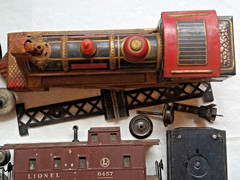 LIONEL TRAIN LINE STEAM ENGINE SCRAP BIN JUNK PARTS LOT FOR REPAIRS RESTORATIONS
