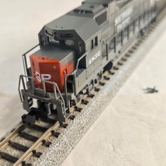 Kato 176-019 N Scale Southern Pacific EMD GP-38-2 Loco. Runs. Made in Japan.
