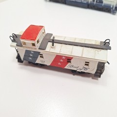 Bachmann Train HO Scale Diesel Seaboard Coast Line 1776 Locomotive + Kaboos