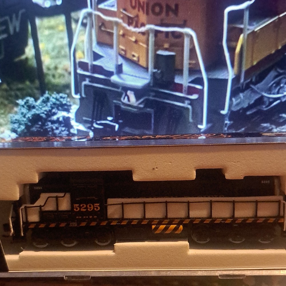 Atlas RSD-5 N Scale Diesel Locomotive Southern Pacific #5295 & #5303