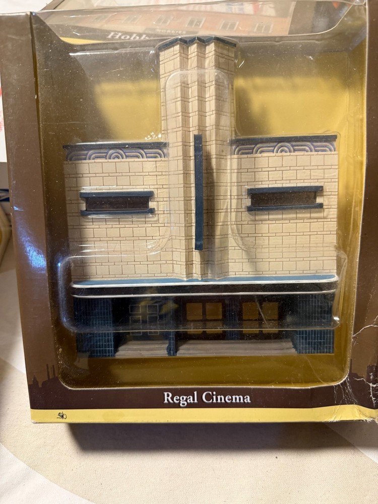 NEW OLD STOCK HO SCALE BACHMANN SCENE SCAPES REGAL CINEMA FALSE FRONT RESIN