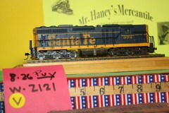 Atlas* HO Santa Fe Locomotive #979 & two Hoppers and a Caboose