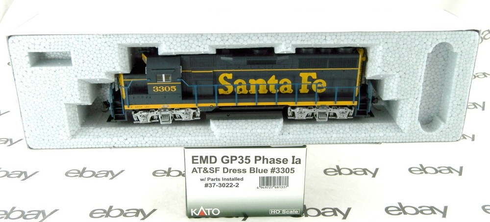 HO Scale EMD GP35 Phase Ia Locomotive – AT&SF Dress Blue #3305 – Kato #37-3022-2