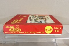 TRIANG RPA BR CLOCKWORK 0-6-0 TANK LOCOMOTIVE & COACH SET ob