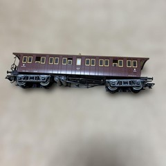 HO gauge passenger car, brown and green