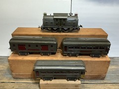 Lionel Standard Gauge #10 ENGINE and 3 Passenger Cars RUNS GOOD