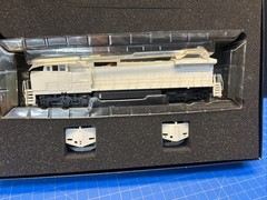 Bachmann Spectrum 83501 8-40CW Loco UNDECORATED DCC On Board Body Not Secured