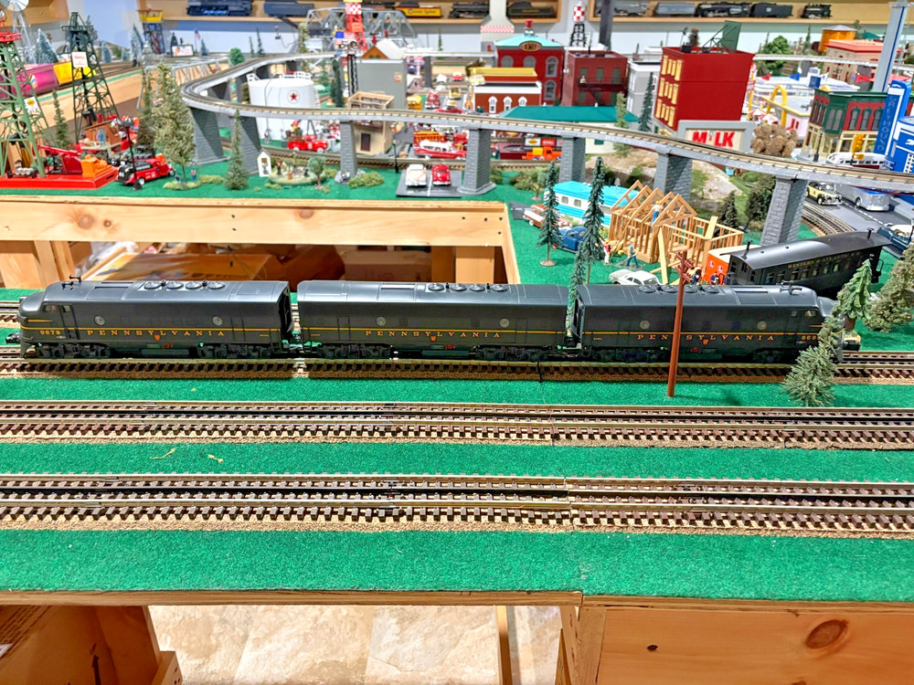 MTH 30-2850-1 ” PENNSYLVANIA F3’S A-B-A , PS-2 ” MRSP $499.95
