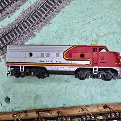 HO Scale 4 Axel Dummy Diesel Locomotive Santa Fe #4015 with Horn Hook Couplers