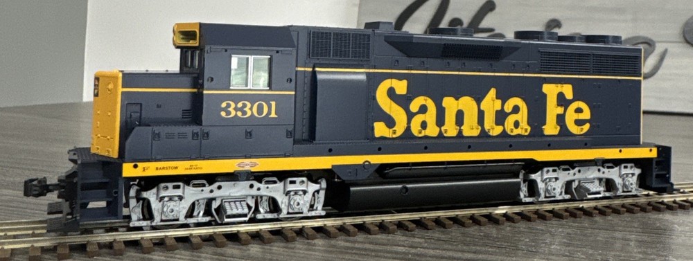 KATO HO #37-3021 AT&SF EMD GP35 Phase Ia w/DB #3301 Dress Blue DCC Ready & NIB!