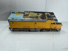 Athearn PA-1 DUMMY Union Pacific #605 Diesel Locomotive Engine For Train Set
