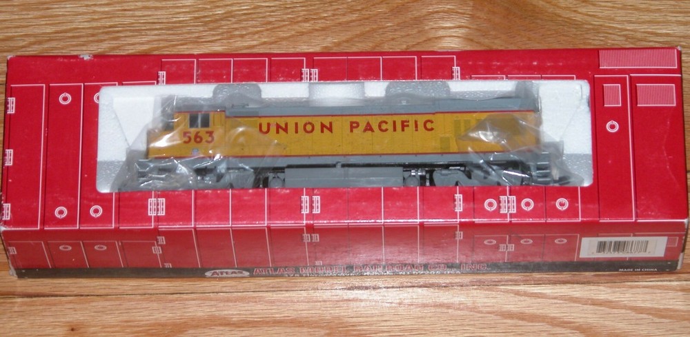 HO ATLAS 8677 GE U23B UNION PACIFIC # 563