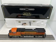 Atlas Master Gold HO Scale BNSF Dash 8-40BW w/ DCC/DC/QSI Sound #563 #9871