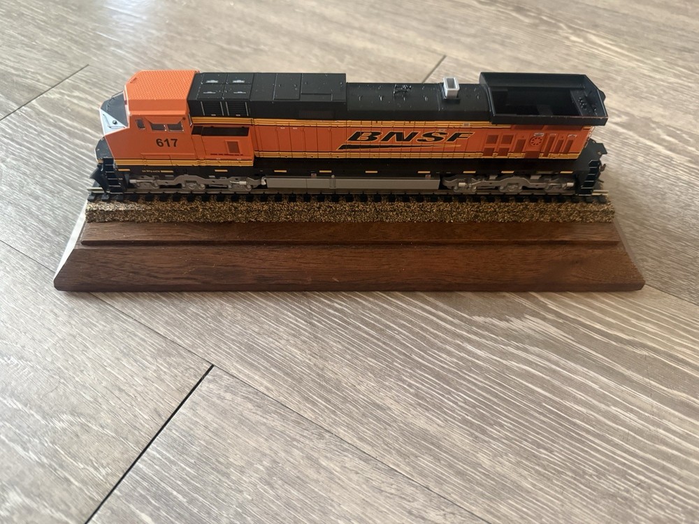 DASH 9-44CW BNSF # 617 DCC QUICK PLUG EQUIPPED Train – Parts/repair