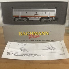 HO Scale Bachmann Plus 11225 ATSF Santa Fe Warbonnet EMD F7B Diesel #314B NOS