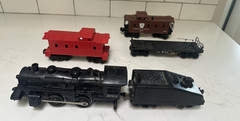 Lionel O guage train, Engine Tender and cars. 5 pieces