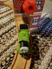 Thomas & Friends Wooden Railway Snowy Mountain Figure 8 Adventure