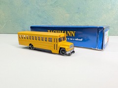 Bachmann 46211 HO Scale Bus w/ High Railers Tested! DC READ