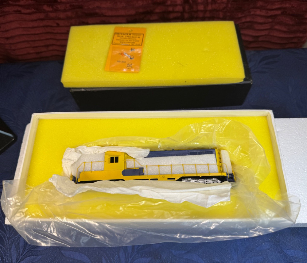 Hallmark Models Brass HO ATSF 2050 Class GP-7 Diesel LN