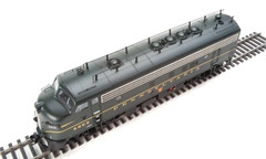 Walthers Proto 920-49517 HO Scale EMD FP7/FP7B Diesel Pennsylvania PRR 9858A/985