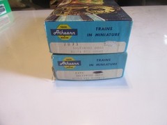 2 HO scale Athearn B&O RDC’s. 1 powered, 1 dummy. new rubber bands included.