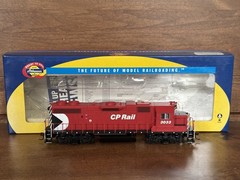 Athearn HO Canadian Pacific GP38-2 Locomotive #3033 Runs Well NO HEADLIGHT