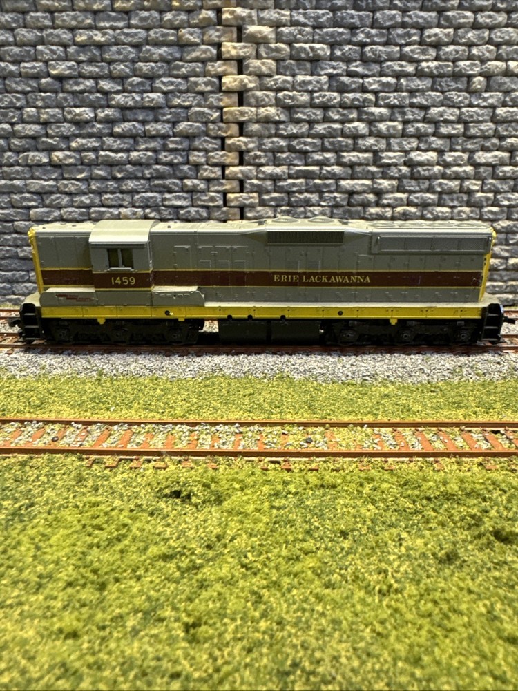 Ho Scale Athearn 1459 Erie Lackawanna Gp7