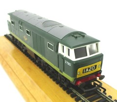 Hornby R758 First Edition Class 35 Hymek BR Green with Paper Yellow Ends Mint