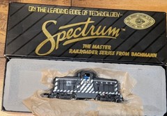 1988 Bachmann Spectrum 41-0800-02 Santa Fe GE 44 Ton Switcher #463 HO scale
