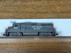 ATLAS 4709 EMD GP-30 DIESEL LOCOMOTIVE -SOUTHERN PACIFIC #5017
