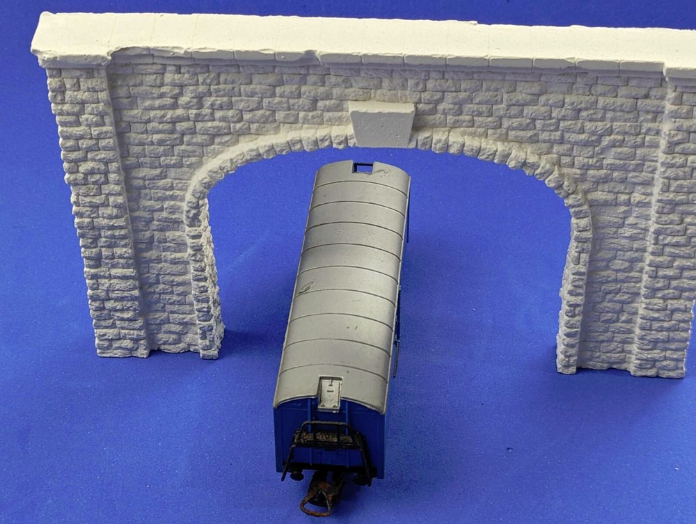 HO SINGLE TUNNAL PORTAL EXTREAM DETAIL READY TO INSTALL CAST PLA EB00351 BIN 018
