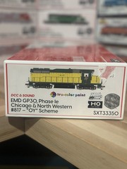ScaleTrains HO EMD GP30 Phase Ie Chicago & North Western #817 DCC&Sound NEW